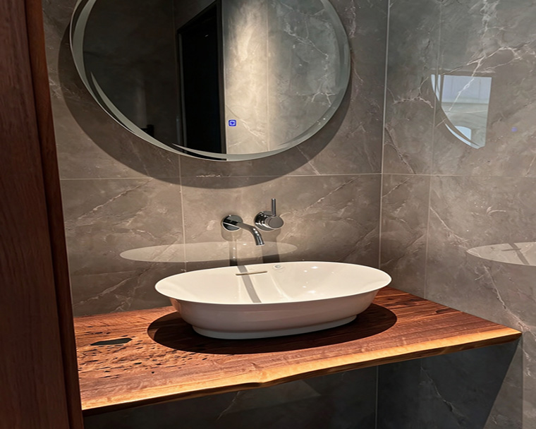 Plateau de table de salle de bain en bois massif